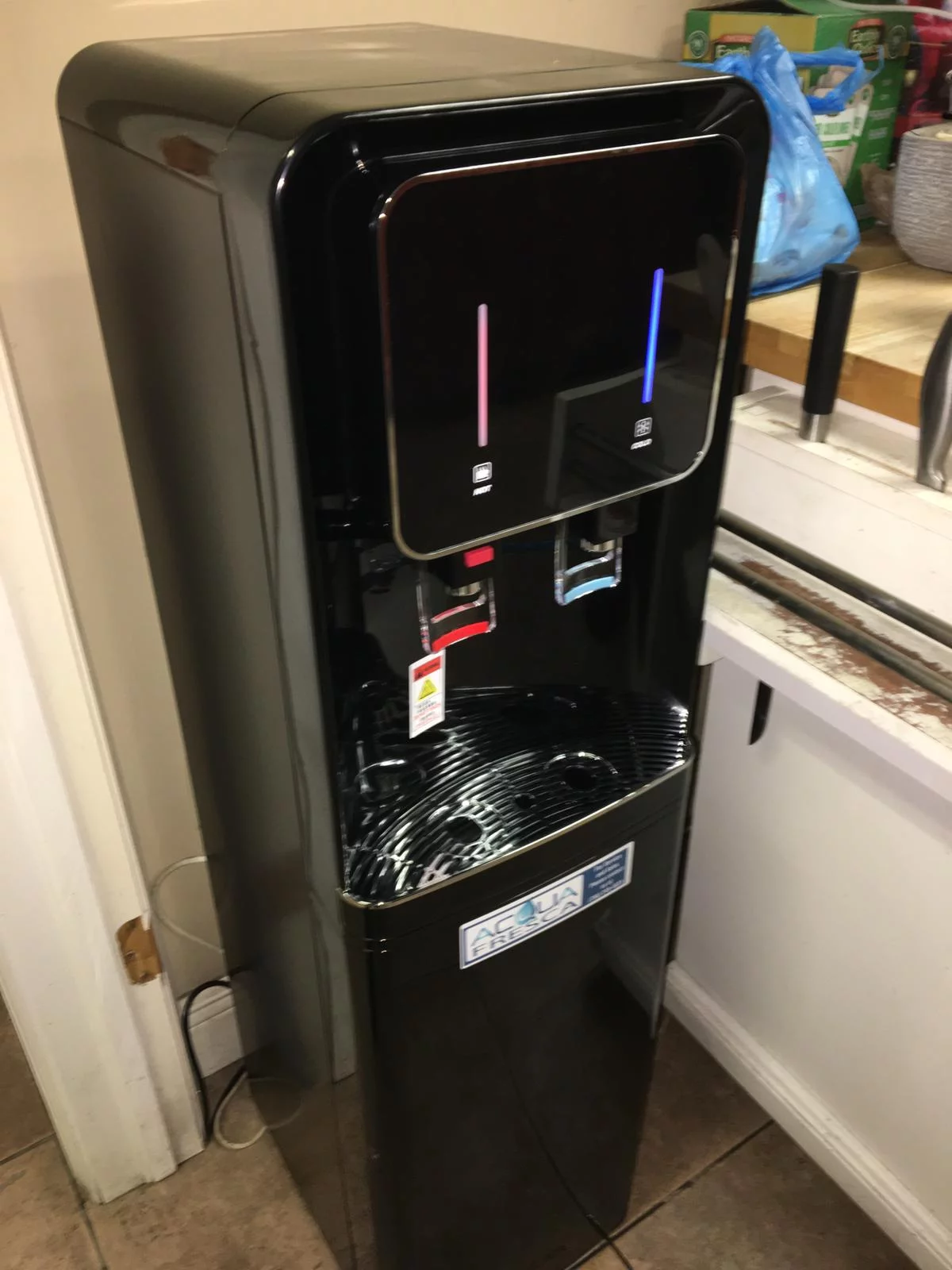 Bottleless water cooler installation 3